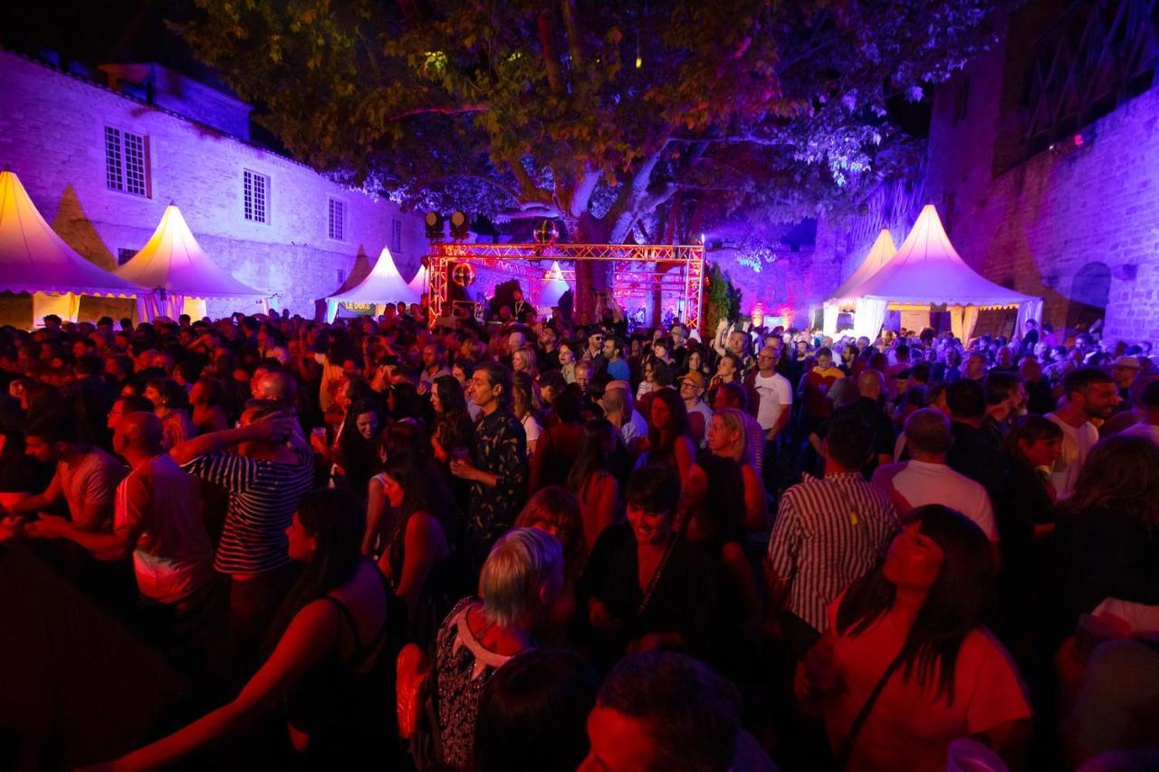 Tout Confort ! Calme, Climatisation, Vue Degagee, Ville ,Parking Gratuit, Ascenseur, Wifi Carcassonne Exteriör bild